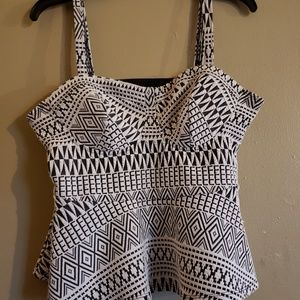 Black and white top size large new with tags